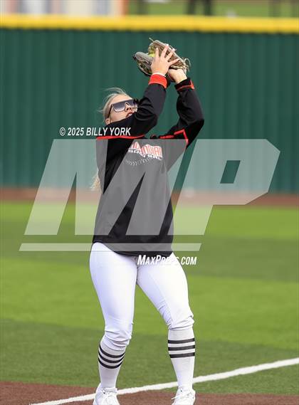 Thumbnail 3 in Grand Saline vs Duncanville photogallery.