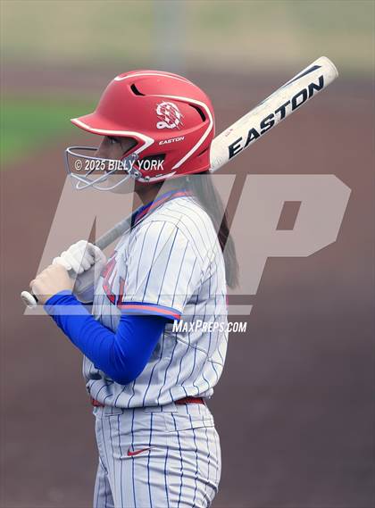 Thumbnail 1 in Grand Saline vs Duncanville photogallery.