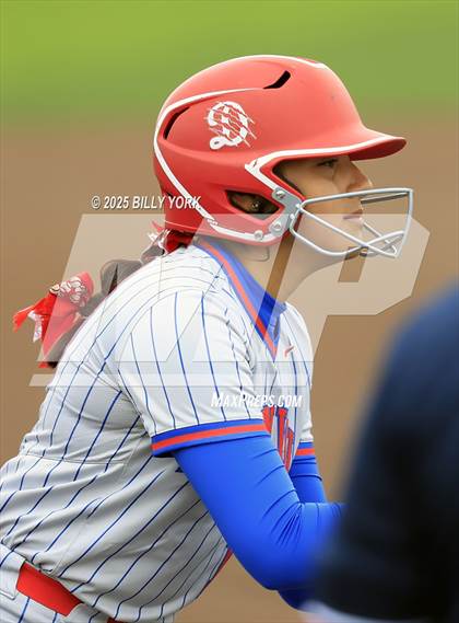 Thumbnail 1 in Grand Saline vs Duncanville photogallery.