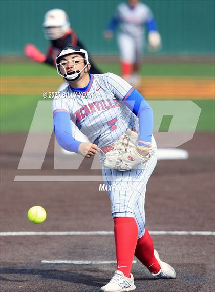 Thumbnail 1 in Grand Saline vs Duncanville photogallery.