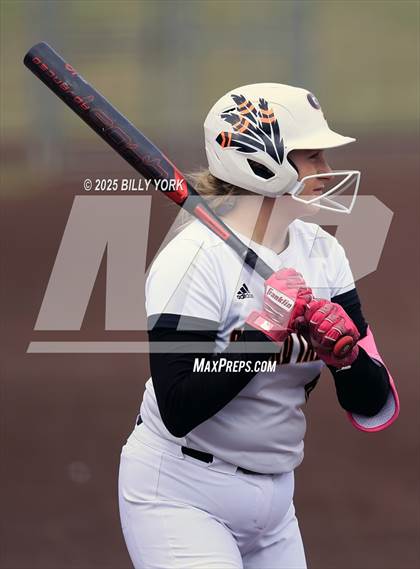 Thumbnail 1 in Grand Saline vs Duncanville photogallery.