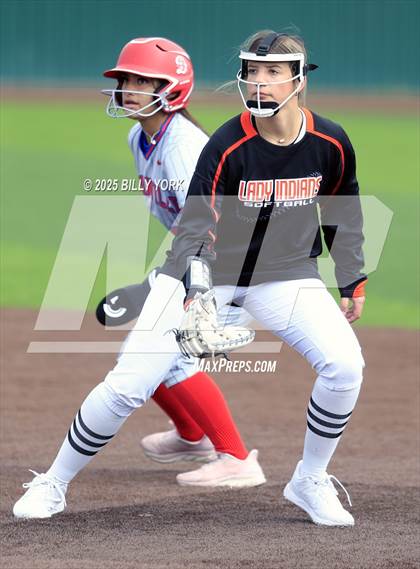 Thumbnail 3 in Grand Saline vs Duncanville photogallery.