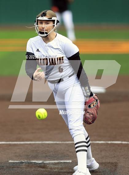Thumbnail 1 in Grand Saline vs Duncanville photogallery.