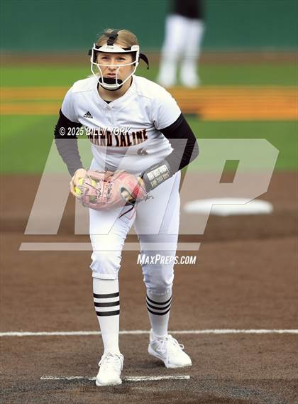 Thumbnail 2 in Grand Saline vs Duncanville photogallery.
