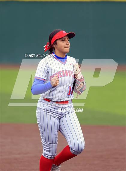 Thumbnail 2 in Grand Saline vs Duncanville photogallery.