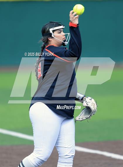 Thumbnail 2 in Grand Saline vs Duncanville photogallery.