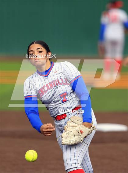 Thumbnail 2 in Grand Saline vs Duncanville photogallery.