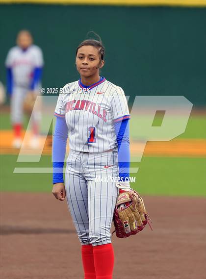 Thumbnail 3 in Grand Saline vs Duncanville photogallery.