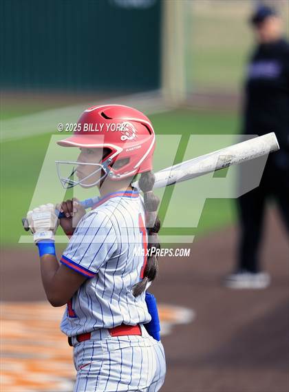 Thumbnail 1 in Grand Saline vs Duncanville photogallery.