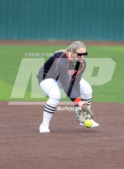 Thumbnail 2 in Grand Saline vs Duncanville photogallery.