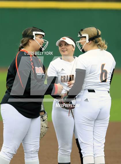 Thumbnail 3 in Grand Saline vs Duncanville photogallery.