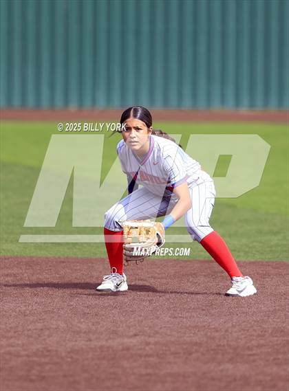 Thumbnail 1 in Grand Saline vs Duncanville photogallery.