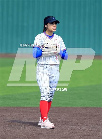 Thumbnail 3 in Grand Saline vs Duncanville photogallery.