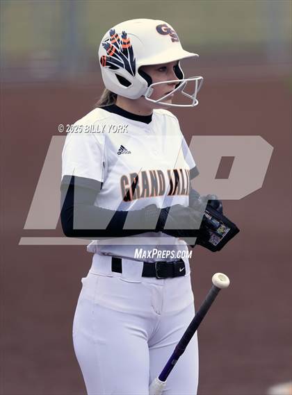 Thumbnail 1 in Grand Saline vs Duncanville photogallery.
