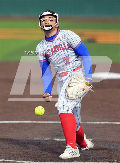 Thumbnail 2 in Grand Saline vs Duncanville photogallery.