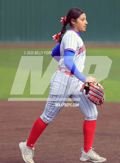 Thumbnail 3 in Grand Saline vs Duncanville photogallery.