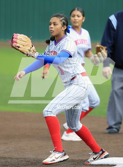Thumbnail 2 in Grand Saline vs Duncanville photogallery.