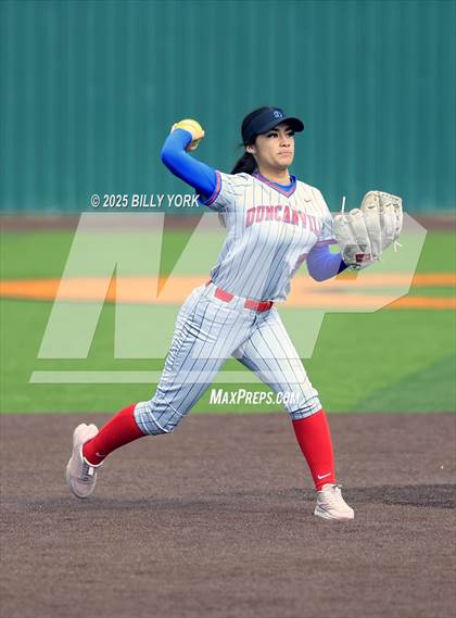 Thumbnail 2 in Grand Saline vs Duncanville photogallery.