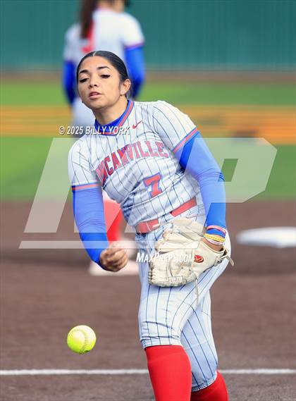 Thumbnail 3 in Grand Saline vs Duncanville photogallery.