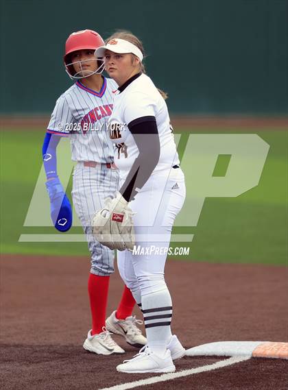 Thumbnail 2 in Grand Saline vs Duncanville photogallery.