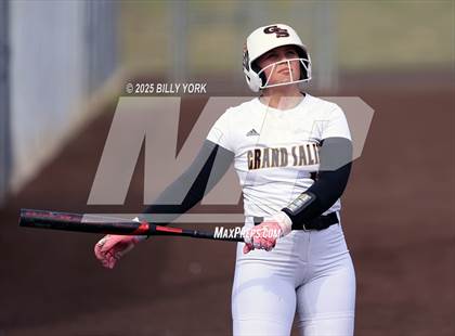 Thumbnail 1 in Grand Saline vs Duncanville photogallery.