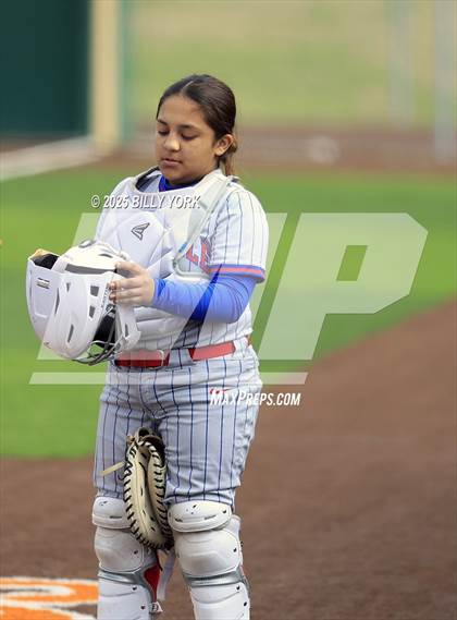 Thumbnail 3 in Grand Saline vs Duncanville photogallery.