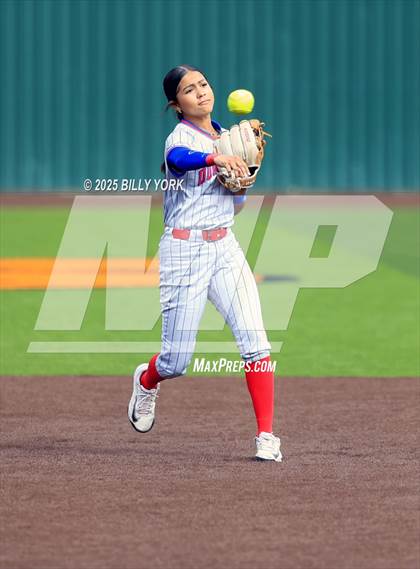 Thumbnail 1 in Grand Saline vs Duncanville photogallery.
