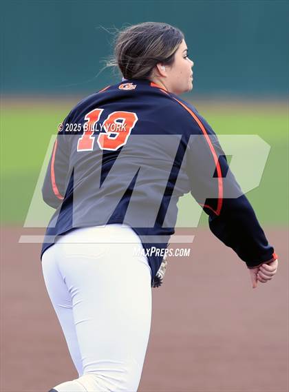 Thumbnail 3 in Grand Saline vs Duncanville photogallery.