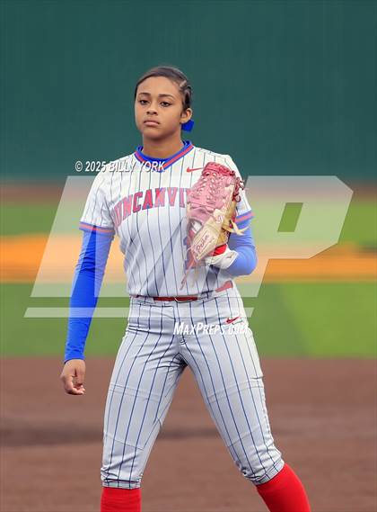 Thumbnail 3 in Grand Saline vs Duncanville photogallery.