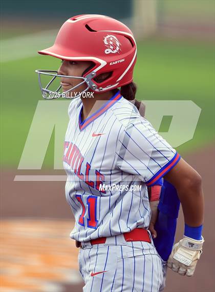 Thumbnail 3 in Grand Saline vs Duncanville photogallery.