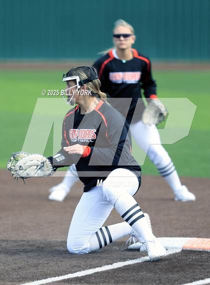 Thumbnail 1 in Grand Saline vs Duncanville photogallery.
