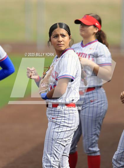Thumbnail 2 in Grand Saline vs Duncanville photogallery.