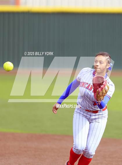 Thumbnail 1 in Grand Saline vs Duncanville photogallery.