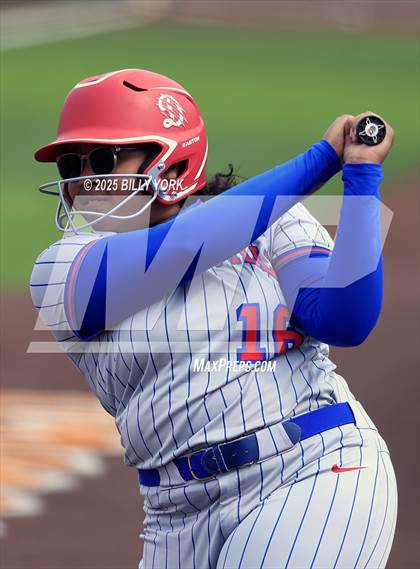 Thumbnail 1 in Grand Saline vs Duncanville photogallery.