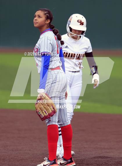 Thumbnail 2 in Grand Saline vs Duncanville photogallery.