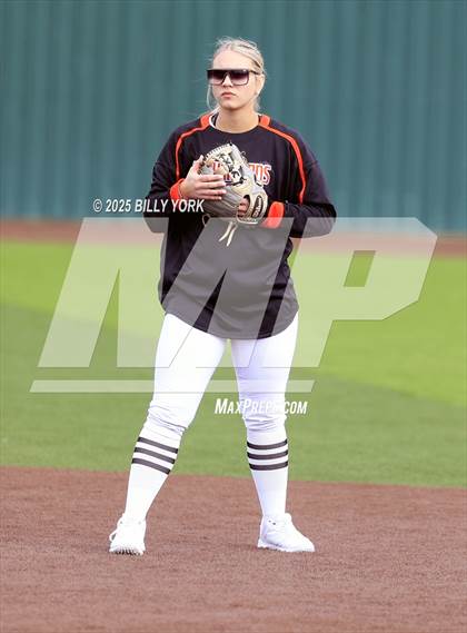 Thumbnail 2 in Grand Saline vs Duncanville photogallery.