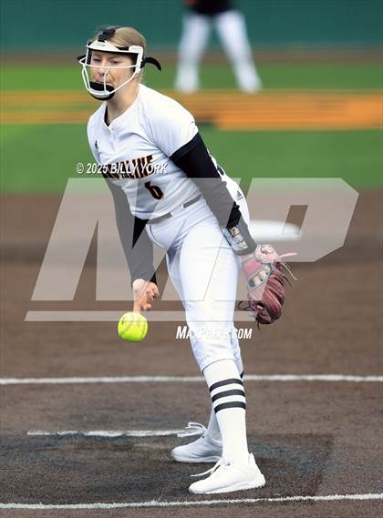 Thumbnail 3 in Grand Saline vs Duncanville photogallery.