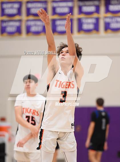 Thumbnail 3 in Ramona vs. Douglas (The Holiday Classic 2022) photogallery.