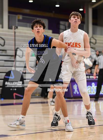 Thumbnail 1 in Ramona vs. Douglas (The Holiday Classic 2022) photogallery.