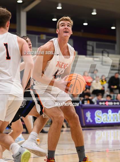 Thumbnail 3 in Ramona vs. Douglas (The Holiday Classic 2022) photogallery.