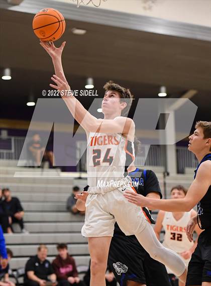 Thumbnail 1 in Ramona vs. Douglas (The Holiday Classic 2022) photogallery.