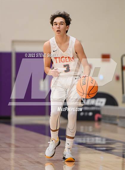 Thumbnail 3 in Ramona vs. Douglas (The Holiday Classic 2022) photogallery.