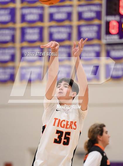 Thumbnail 2 in Ramona vs. Douglas (The Holiday Classic 2022) photogallery.