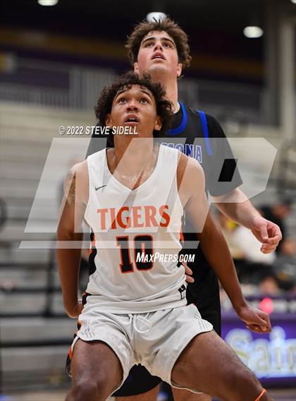 Thumbnail 3 in Ramona vs. Douglas (The Holiday Classic 2022) photogallery.