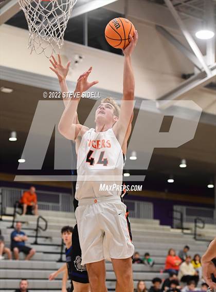 Thumbnail 2 in Ramona vs. Douglas (The Holiday Classic 2022) photogallery.