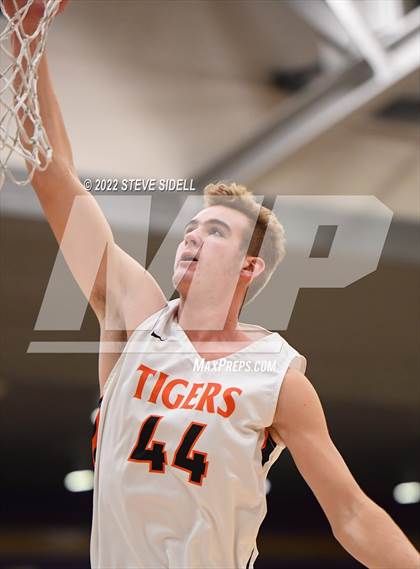 Thumbnail 2 in Ramona vs. Douglas (The Holiday Classic 2022) photogallery.