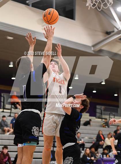 Thumbnail 2 in Ramona vs. Douglas (The Holiday Classic 2022) photogallery.
