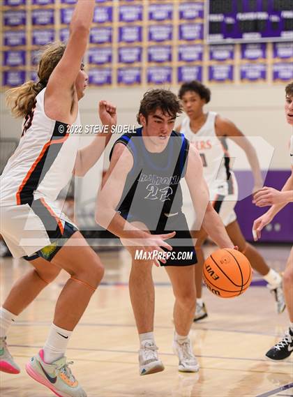 Thumbnail 2 in Ramona vs. Douglas (The Holiday Classic 2022) photogallery.
