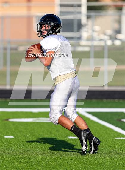 Thumbnail 3 in Henrietta vs. Whitesboro (Scrimmage) photogallery.