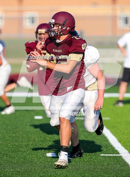 Thumbnail 2 in Henrietta vs. Whitesboro (Scrimmage) photogallery.